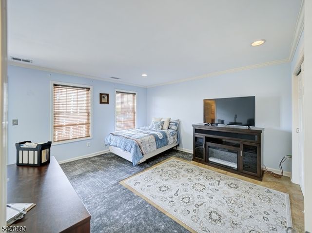 33 Catamaran Ct, Mount Arlington Boro, NJ 07856