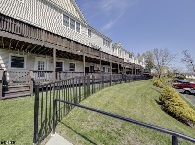 33 Catamaran Ct, Mount Arlington Boro, NJ 07856