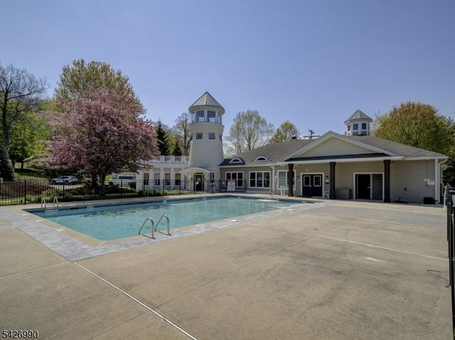 33 Catamaran Ct, Mount Arlington Boro, NJ 07856