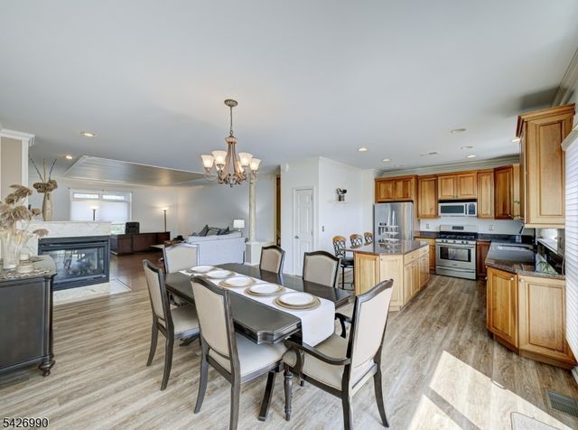 33 Catamaran Ct, Mount Arlington Boro, NJ 07856