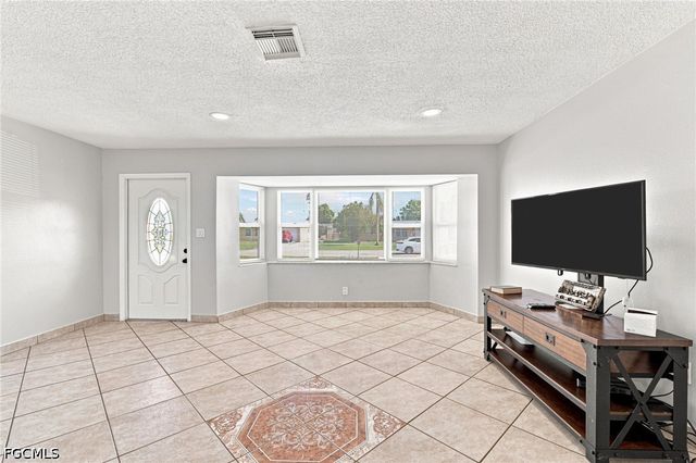 18186 Iris RD, Fort Myers, FL 33967