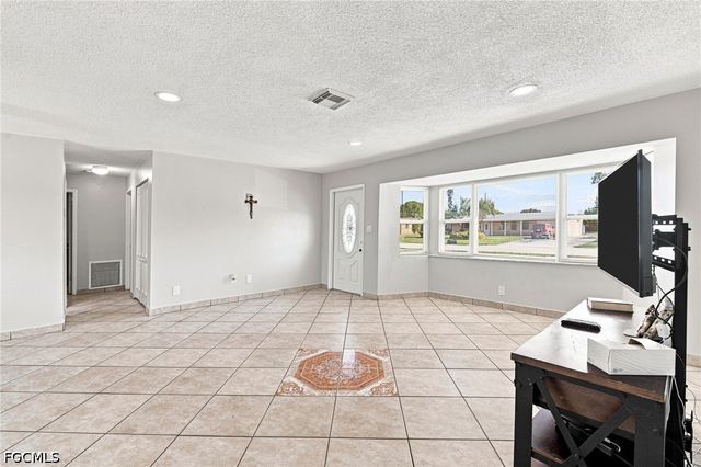 18186 Iris RD, Fort Myers, FL 33967