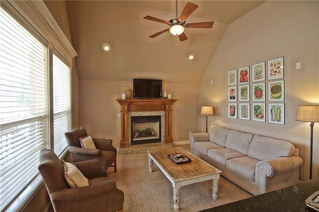 4704 W Mossy Oak Trail, Rogers, AR 72758
