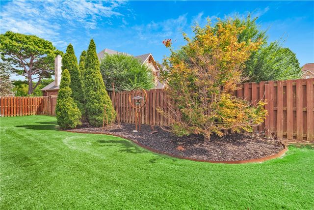 4704 W Mossy Oak Trail, Rogers, AR 72758