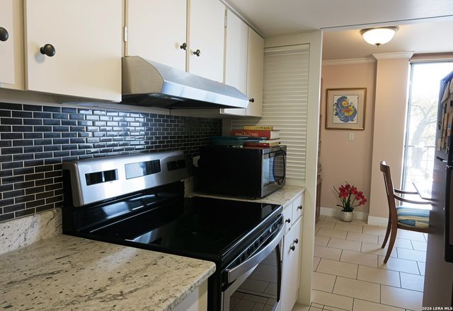 7039 San Pedro Ave Apt 203, San Antonio, TX 78216