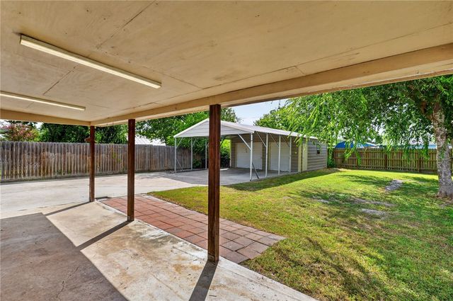 407 Fetick Ave, Taft, TX 78390