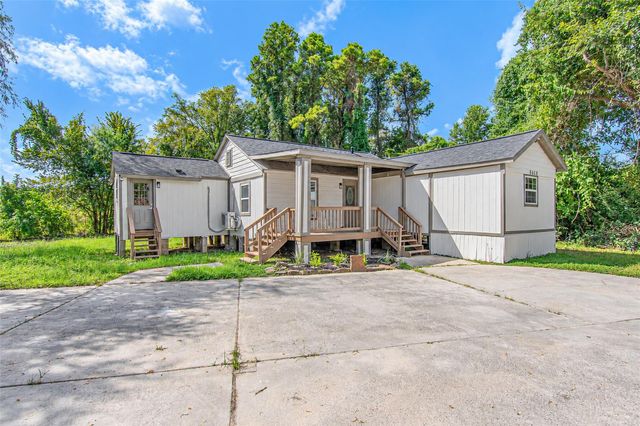 9690 Simmons Drive, Conroe, TX 77385