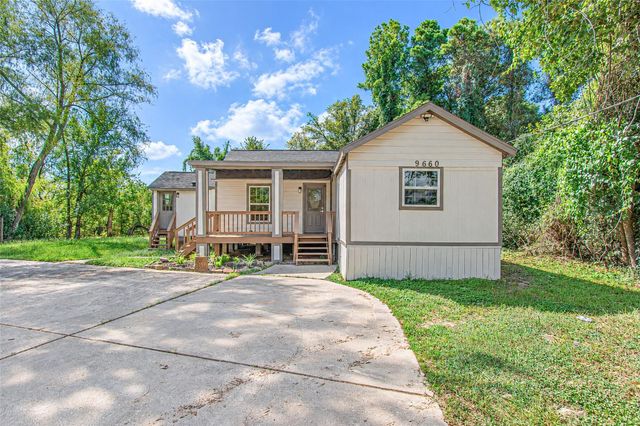 9690 Simmons Drive, Conroe, TX 77385