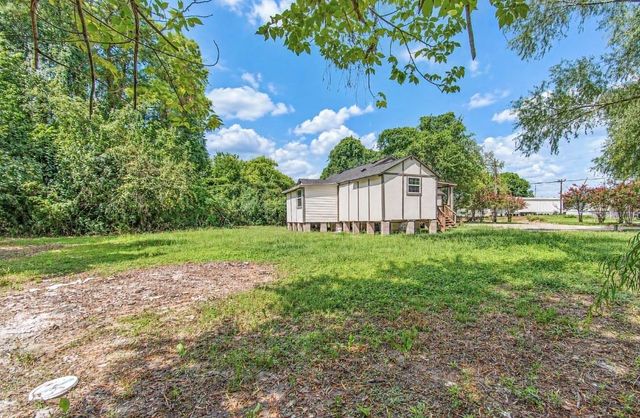 9690 Simmons Drive, Conroe, TX 77385
