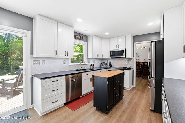 3013 Stonebridge Rd, Louisville, KY 40241