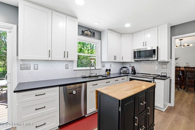 3013 Stonebridge Rd, Louisville, KY 40241