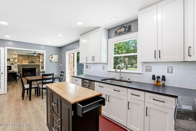 3013 Stonebridge Rd, Louisville, KY 40241
