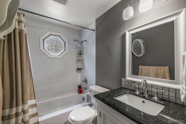 164 Oakhill Drive, Hamburg, NY 14075