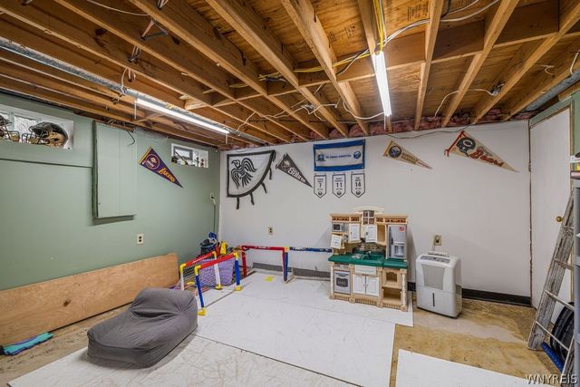 164 Oakhill Drive, Hamburg, NY 14075