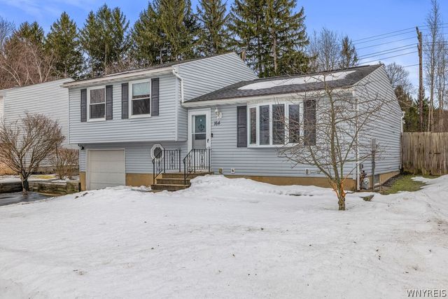 164 Oakhill Drive, Hamburg, NY 14075
