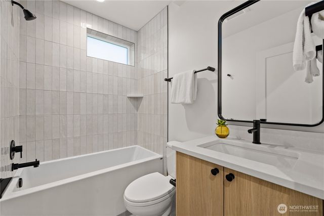 1138 B NW 57th Street, Seattle, WA 98107