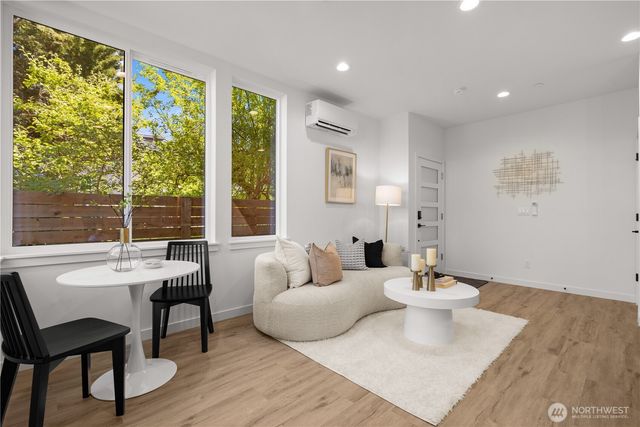 1138 B NW 57th Street, Seattle, WA 98107