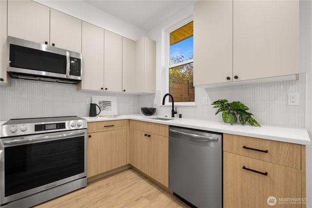 1138 B NW 57th Street, Seattle, WA 98107