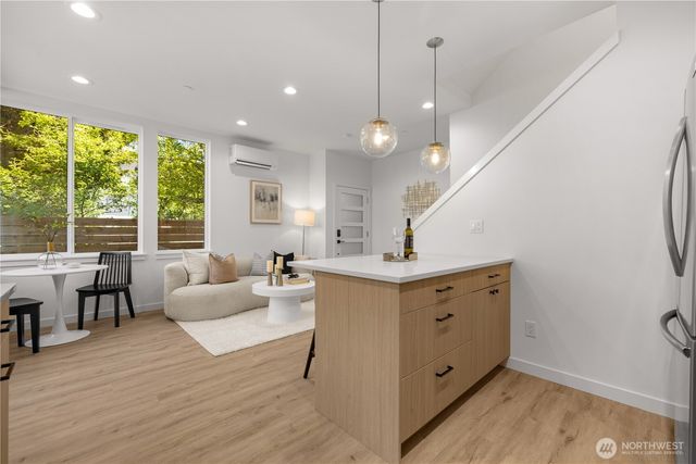 1138 B NW 57th Street, Seattle, WA 98107