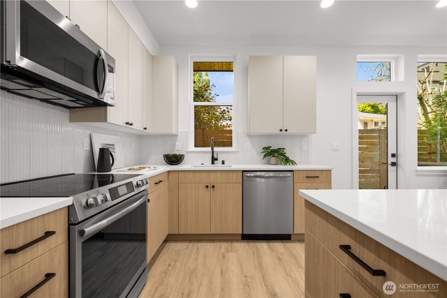 1138 B NW 57th Street, Seattle, WA 98107