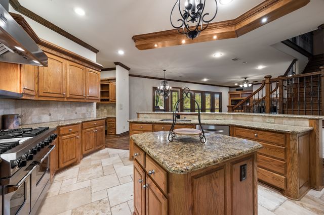 1924 Kings Pass, Heath, TX 75032