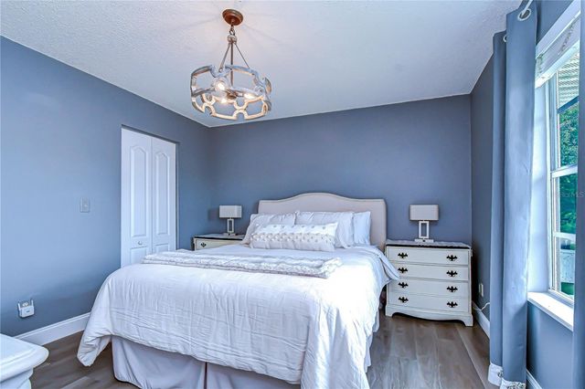 1216 BRANDON LAKES AVENUE, Valrico, FL 33594