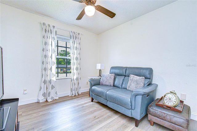 1216 BRANDON LAKES AVENUE, Valrico, FL 33594