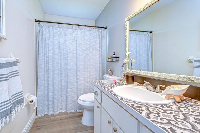 1216 BRANDON LAKES AVENUE, Valrico, FL 33594