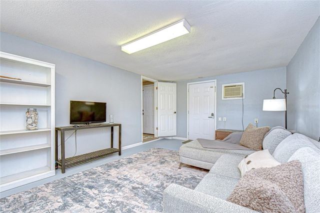 1216 BRANDON LAKES AVENUE, Valrico, FL 33594
