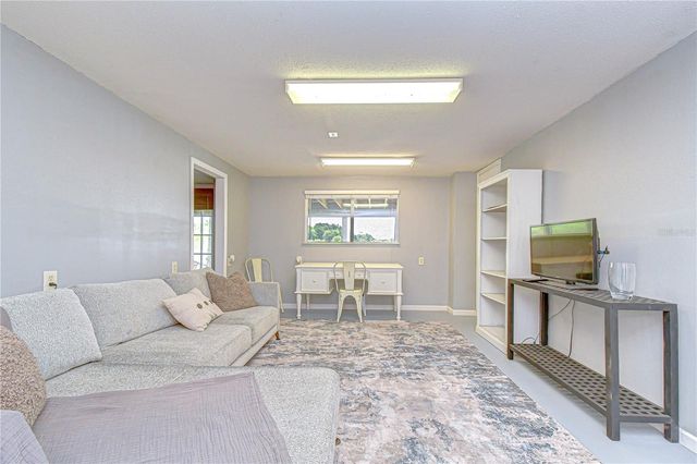 1216 BRANDON LAKES AVENUE, Valrico, FL 33594
