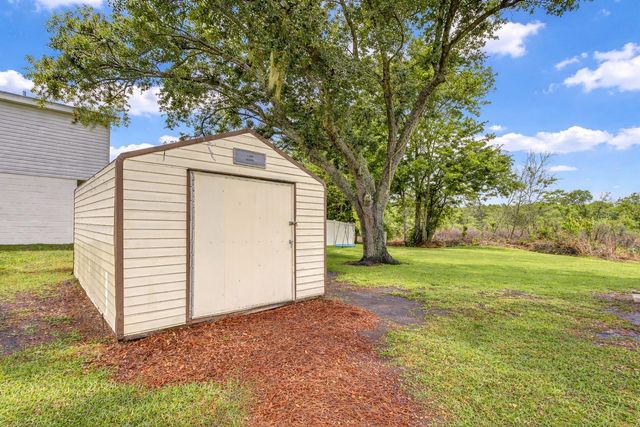 1216 BRANDON LAKES AVENUE, Valrico, FL 33594