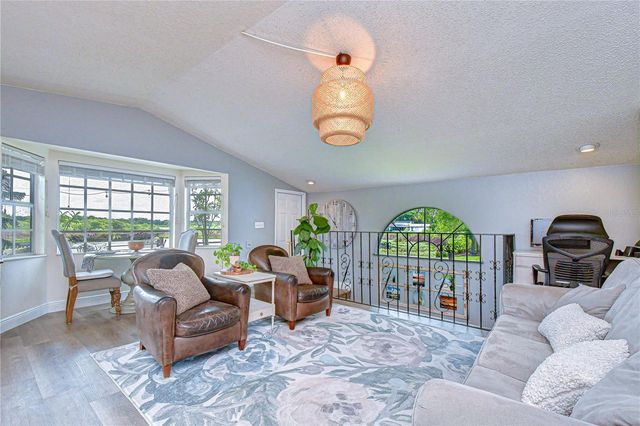 1216 BRANDON LAKES AVENUE, Valrico, FL 33594