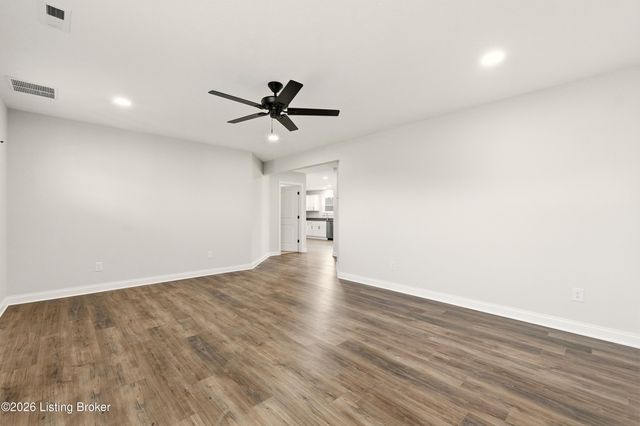 200 Miles Pass, Elizabethtown, KY 42701