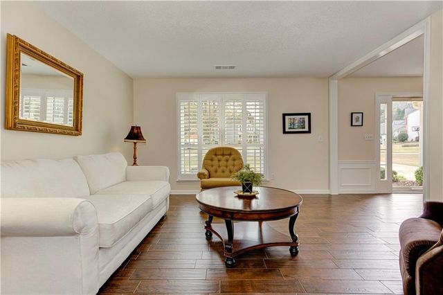 650 Glenbarrett Court NE, Marietta, GA 30066