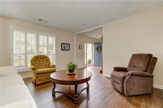 650 Glenbarrett Court NE, Marietta, GA 30066