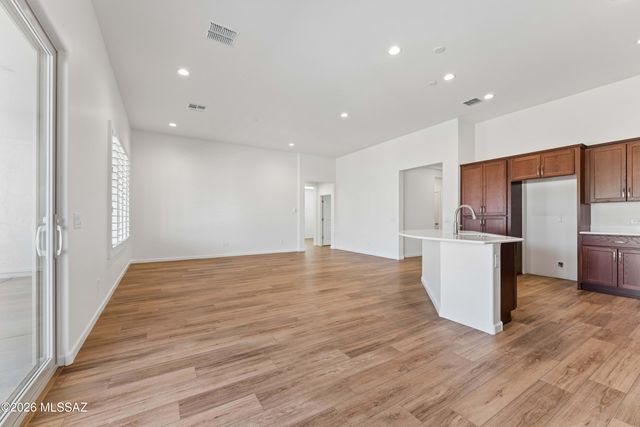1864 N Riposte Drive, Green Valley, AZ 85614