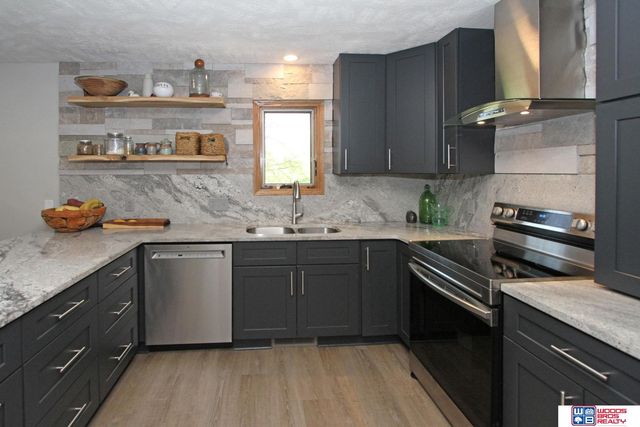 5809 Woodstock Avenue, Lincoln, NE 68512
