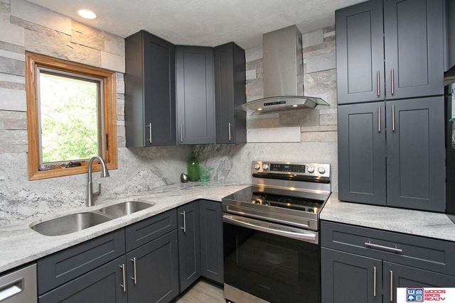 5809 Woodstock Avenue, Lincoln, NE 68512
