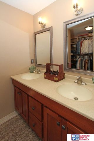 5809 Woodstock Avenue, Lincoln, NE 68512