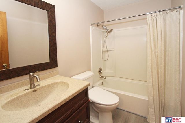 5809 Woodstock Avenue, Lincoln, NE 68512