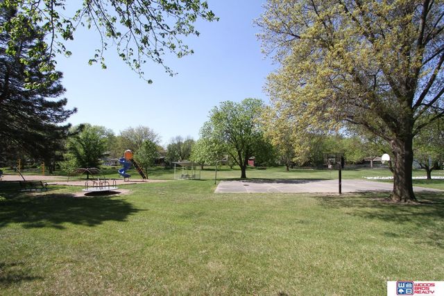 5809 Woodstock Avenue, Lincoln, NE 68512