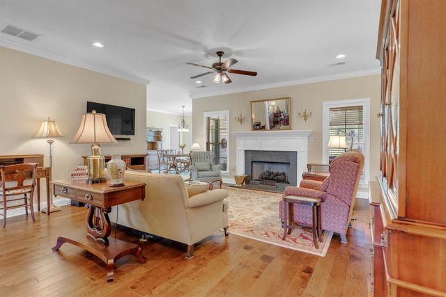 210 LINKS VIEW DR, Oakland, TN 38060