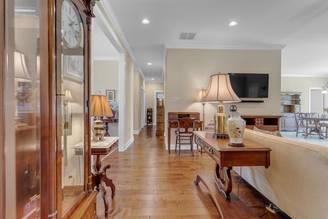 210 LINKS VIEW DR, Oakland, TN 38060