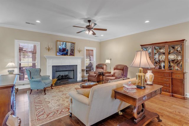 210 LINKS VIEW DR, Oakland, TN 38060