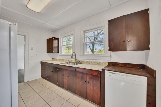 156 Greens Lake Road, Rossville, GA 30741