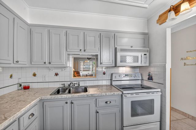 2111 NE 1st Court 204, Boynton Beach, FL 33435
