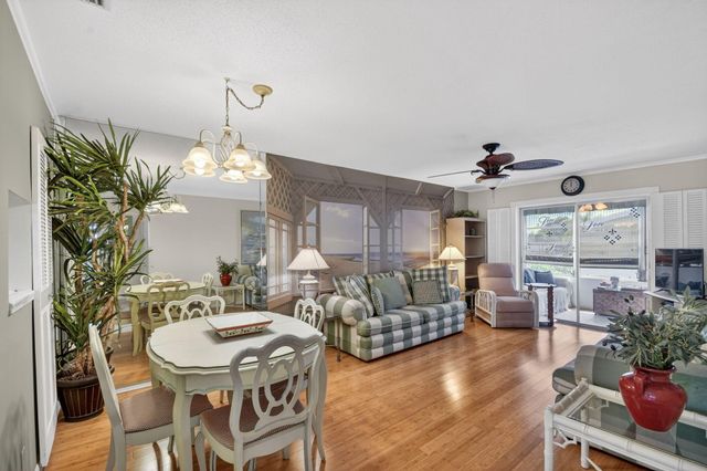 2111 NE 1st Court 204, Boynton Beach, FL 33435