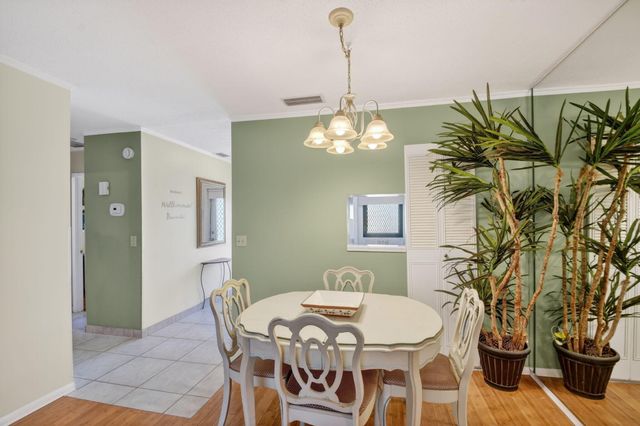 2111 NE 1st Court 204, Boynton Beach, FL 33435
