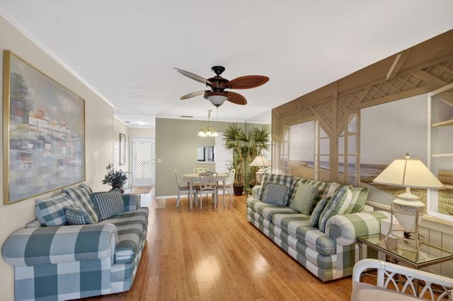 2111 NE 1st Court 204, Boynton Beach, FL 33435