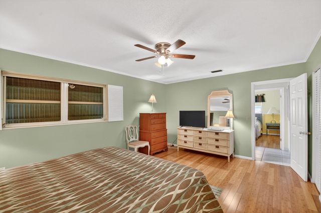 2111 NE 1st Court 204, Boynton Beach, FL 33435